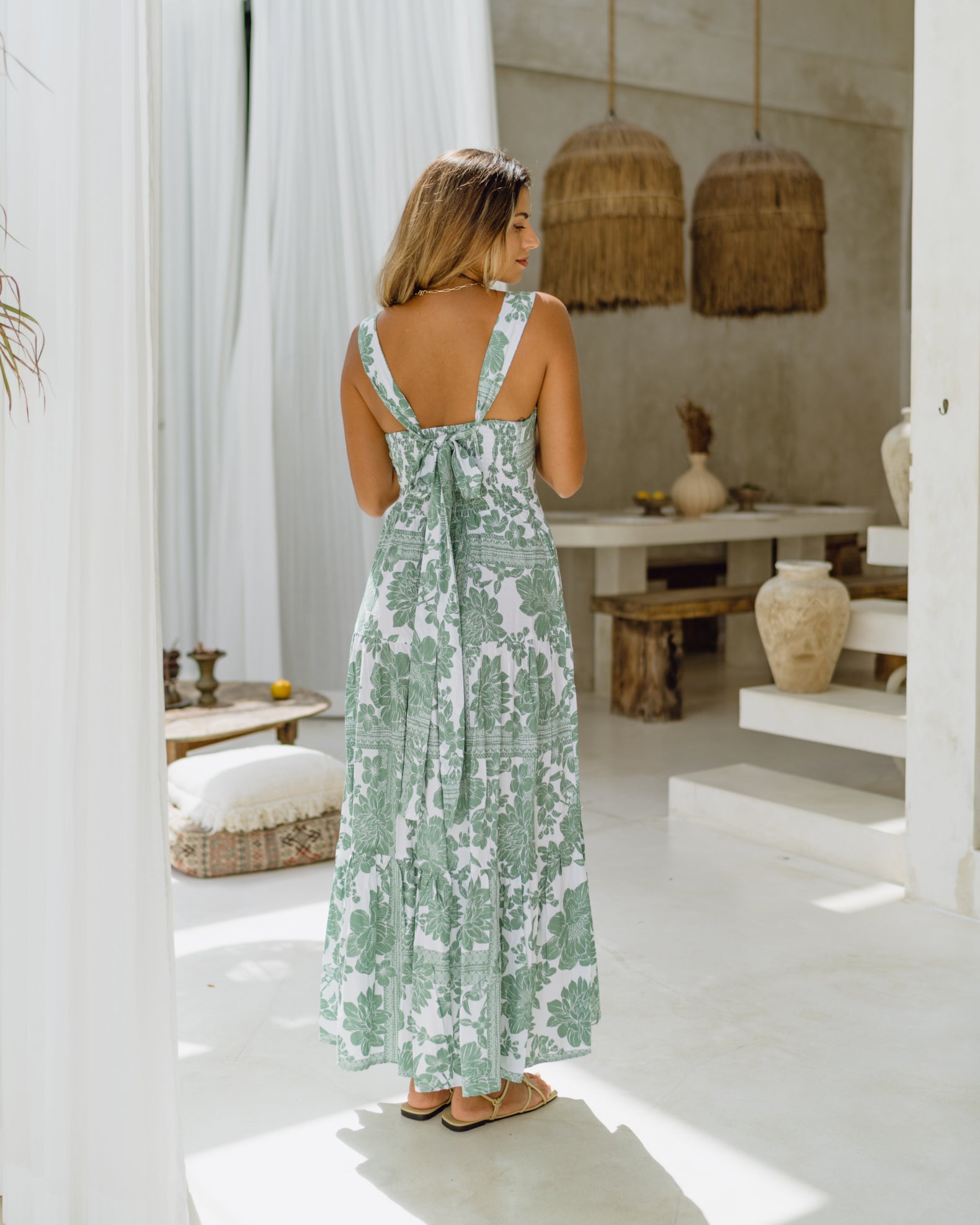 files/Viridiana_Green_Floral_Tiered_Midi_Dress_Back.jpg files/Viridiana_Green_Floral_Tiered_Midi_Dress_Back.jpg