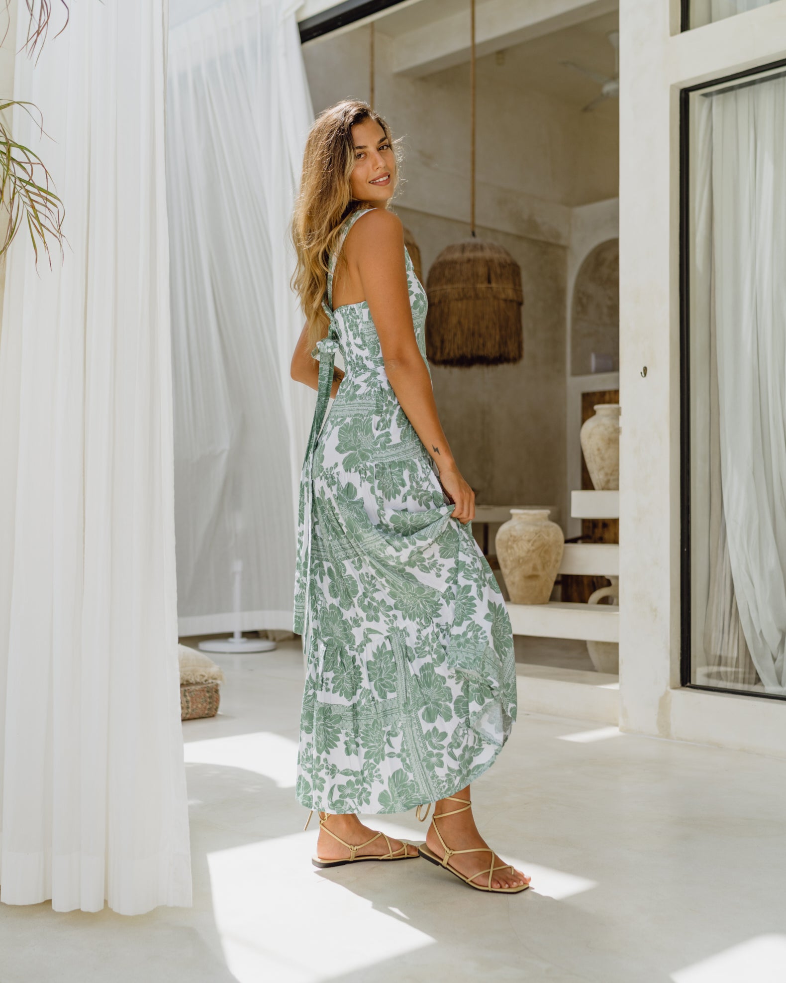 files/Viridiana_Green_Floral_Tiered_Midi_Dress_Side.jpg files/Viridiana_Green_Floral_Tiered_Midi_Dress_Side.jpg