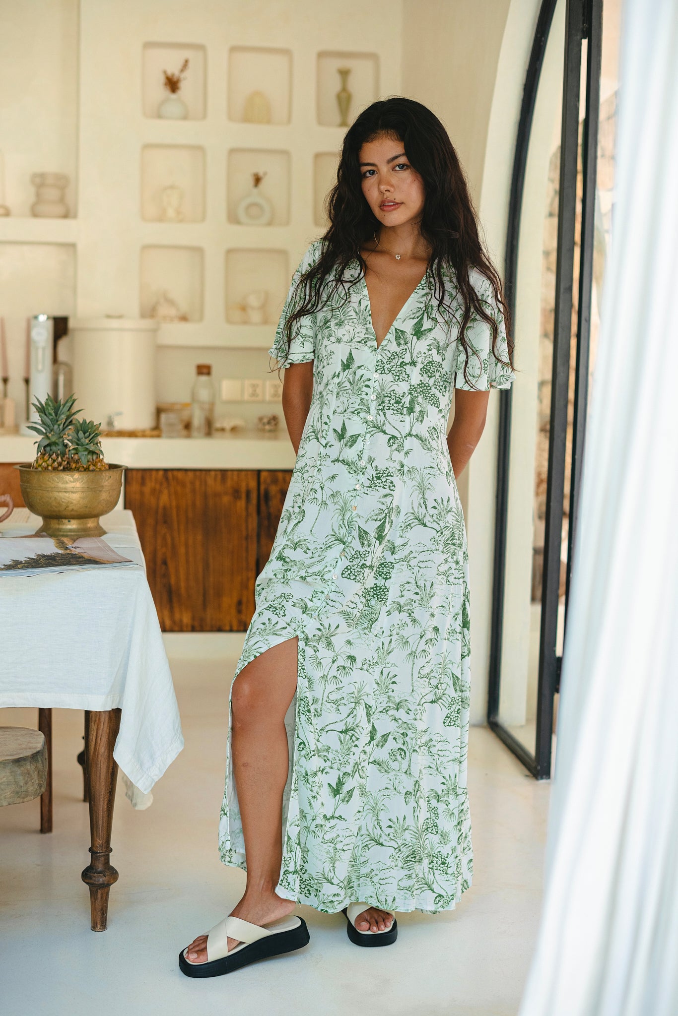 Avani 绿色热带花卉系扣长连衣裙