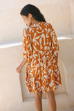 Gaun Mini Kancing Abstrak Oranye Karat Solange