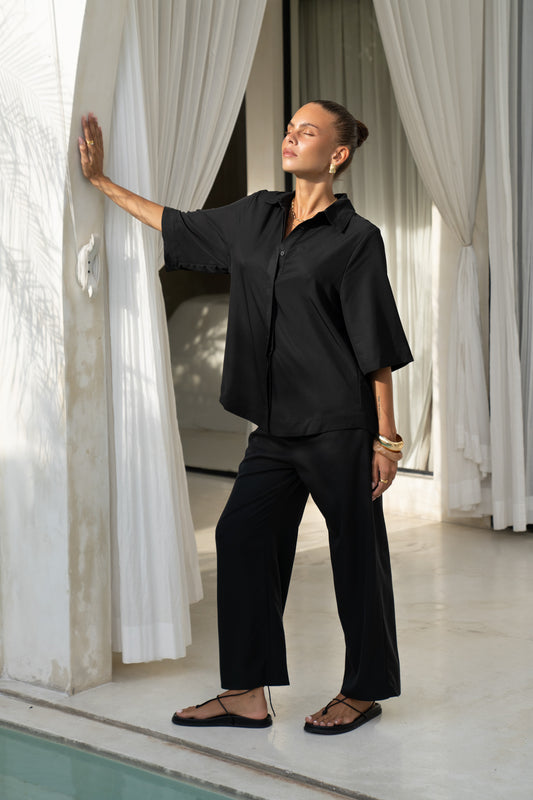 woman wearing a black shirt and black pants