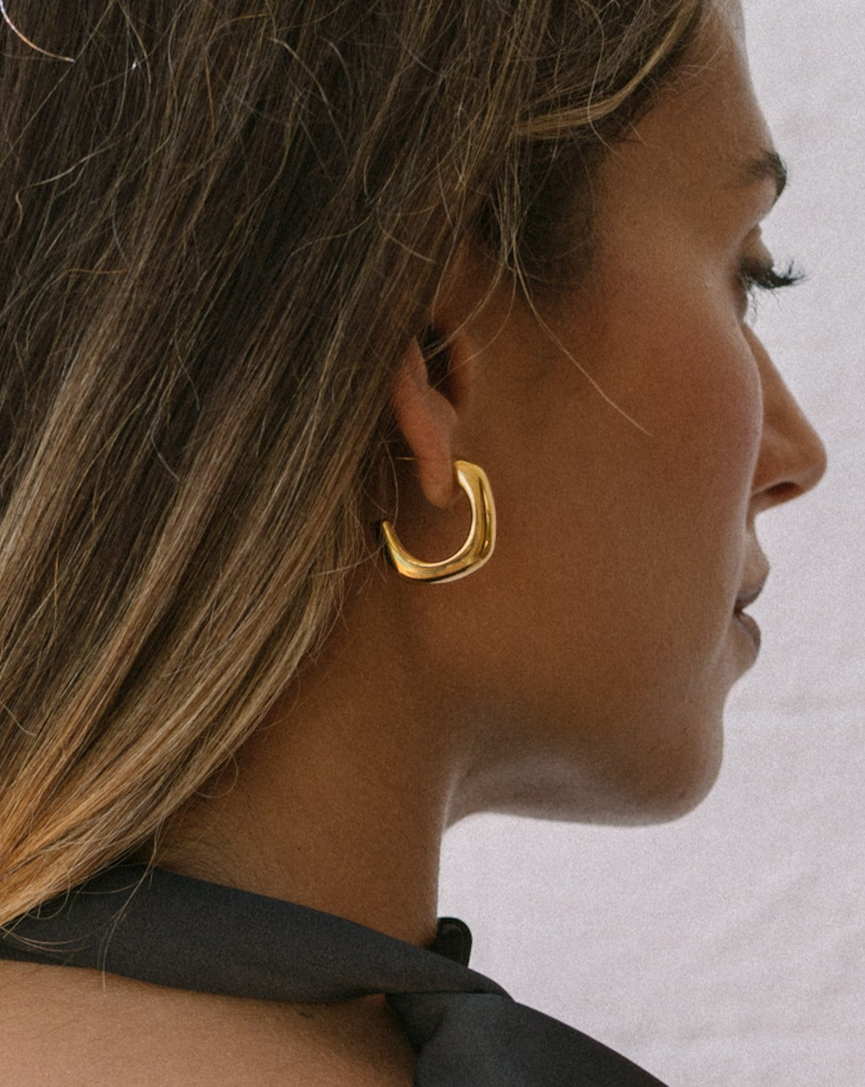 Prismara不规则的金半箍耳环