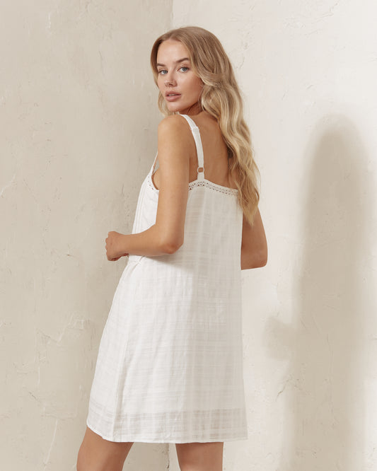Gaun Mini Putih Ilona