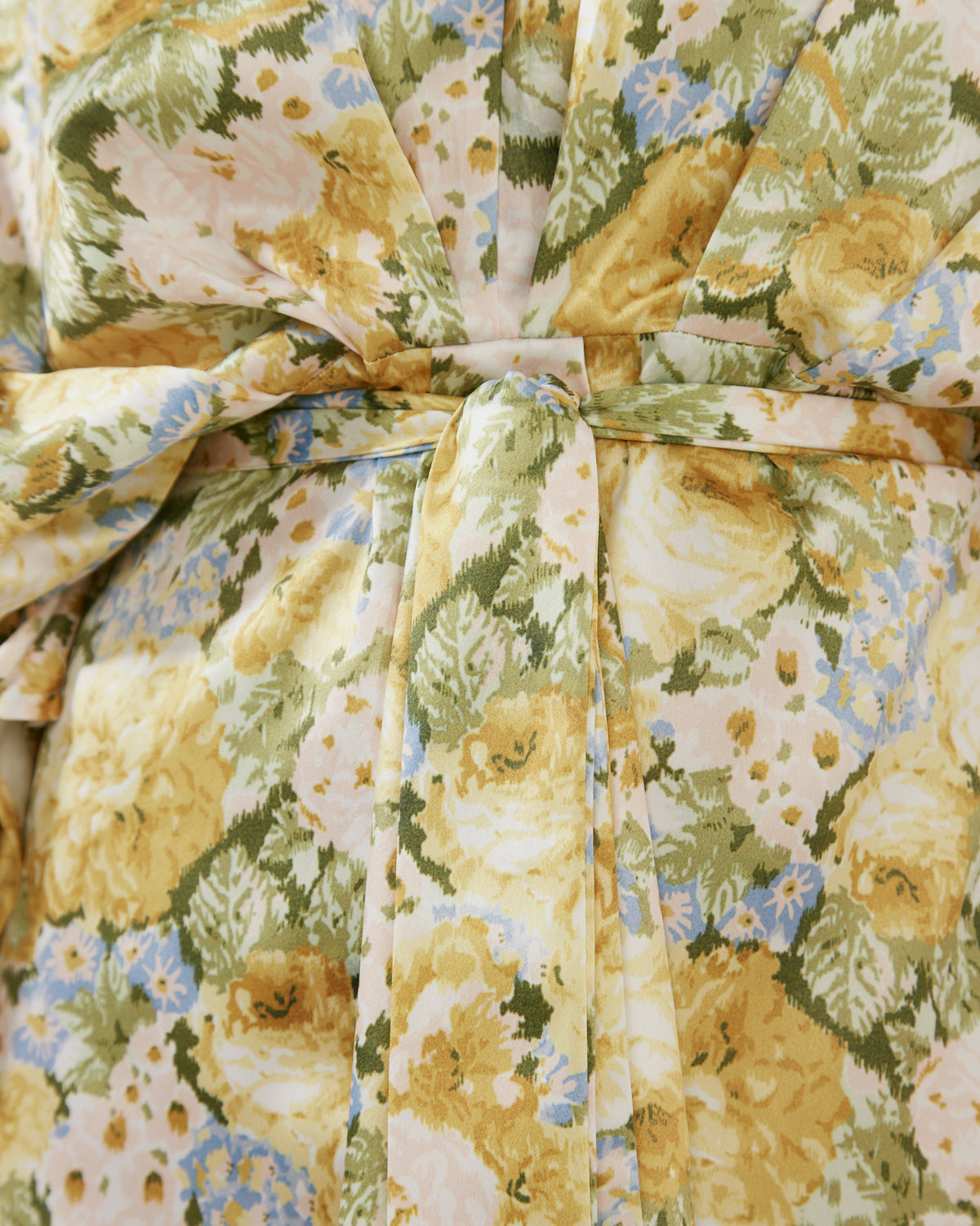 Close up of the reina wide sleeves floral midi dress